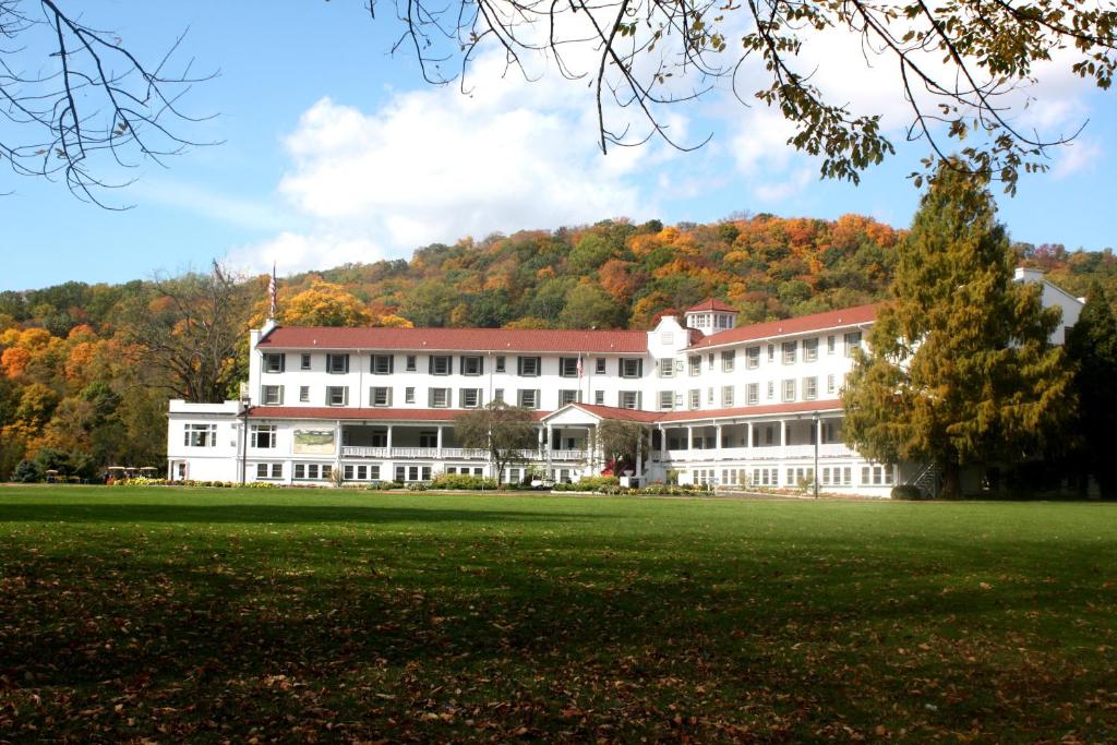 Shawnee Inn and Golf Resort Main image 1